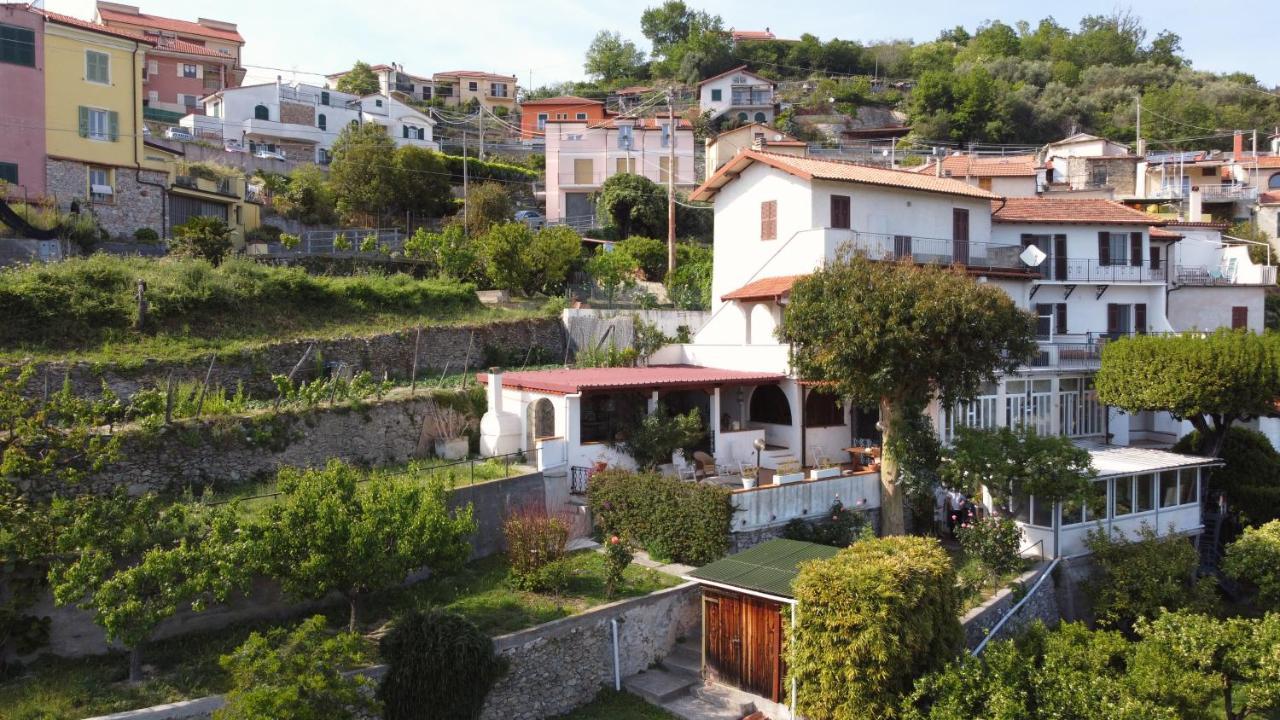 Ampi Terrazzi E Parcheggio - Relax In Villa Bardino Nuovo Luaran gambar